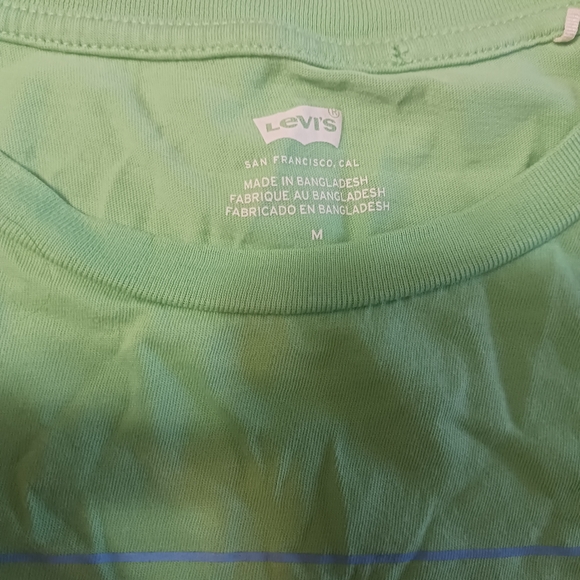 Levis Tshirt- Sz. Medium - Picture 2 of 3